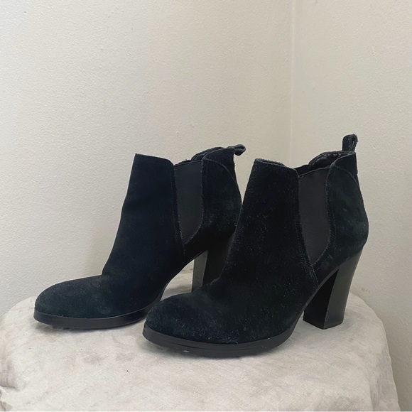Marc Fisher • Saint Sueded Chelsea Boot in Black - Picture 4 of 11